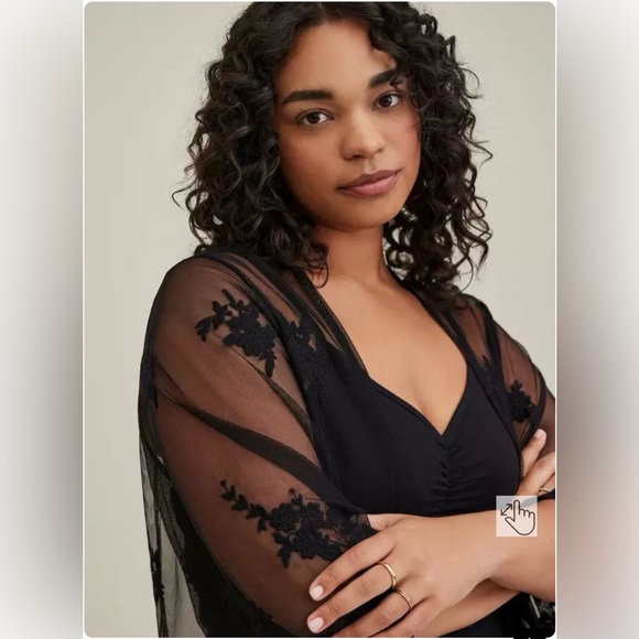 Torrid Embroidery Mesh Kimono size 1 - Picture 3 of 12